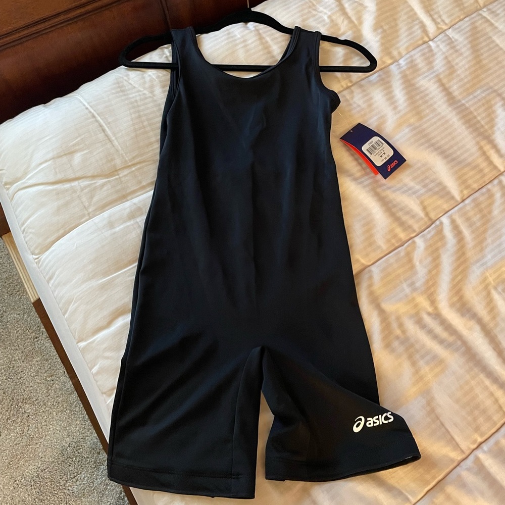 NWT ASICS medium black singlet